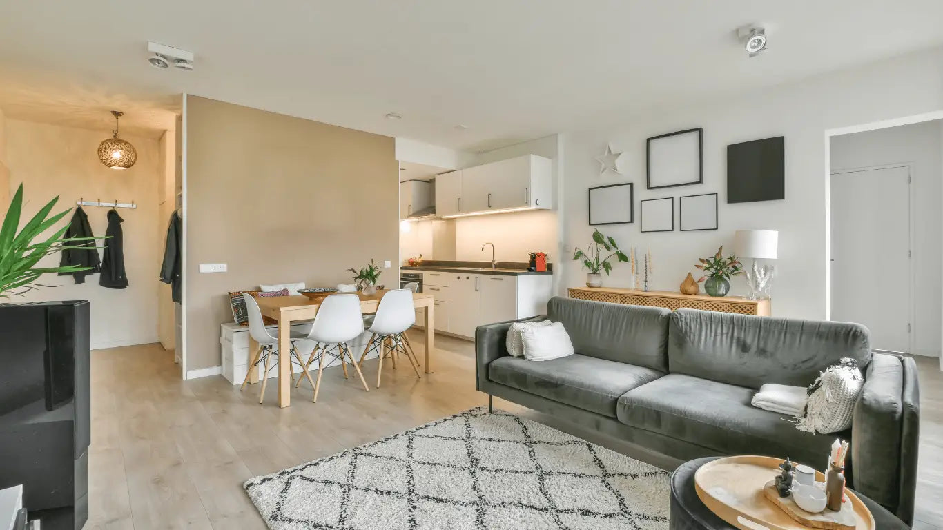 Small Space Solutions: Furniture and Décor for Compact Living