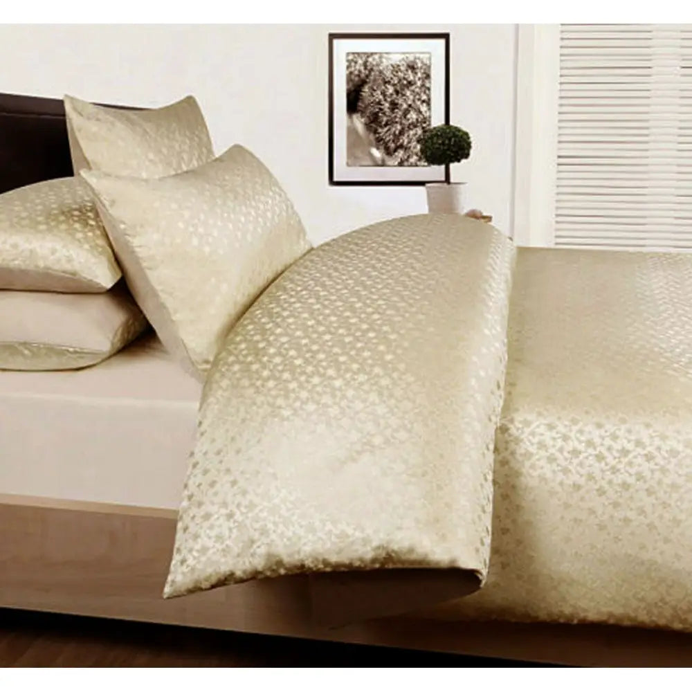 Accessorize Bouquet Cream Jacquard Quilt Cover Set Double - Home & Garden > Bedding > Duvet Covers