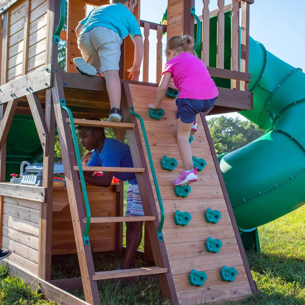 Backyard Discovery Cedar Cove Play Centre - Baby & Kids > Baby & Kid’s Toys > Outdoor Play Equipment