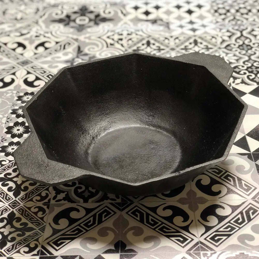Cast-Iron Traditional Wok Pre-seasoned Non-Stick 28cm - Home & Garden > Kitchenware