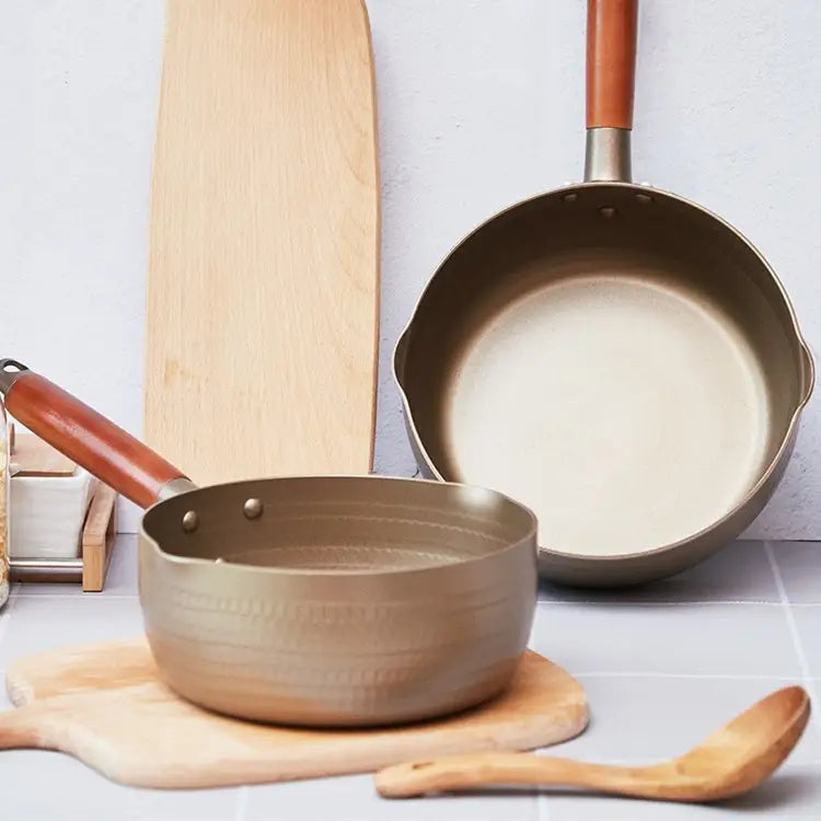 Justcook Japanese-style Lightweight Aluminum Golden Snow Pot Saucepan 18cm - Home & Garden > Kitchenware