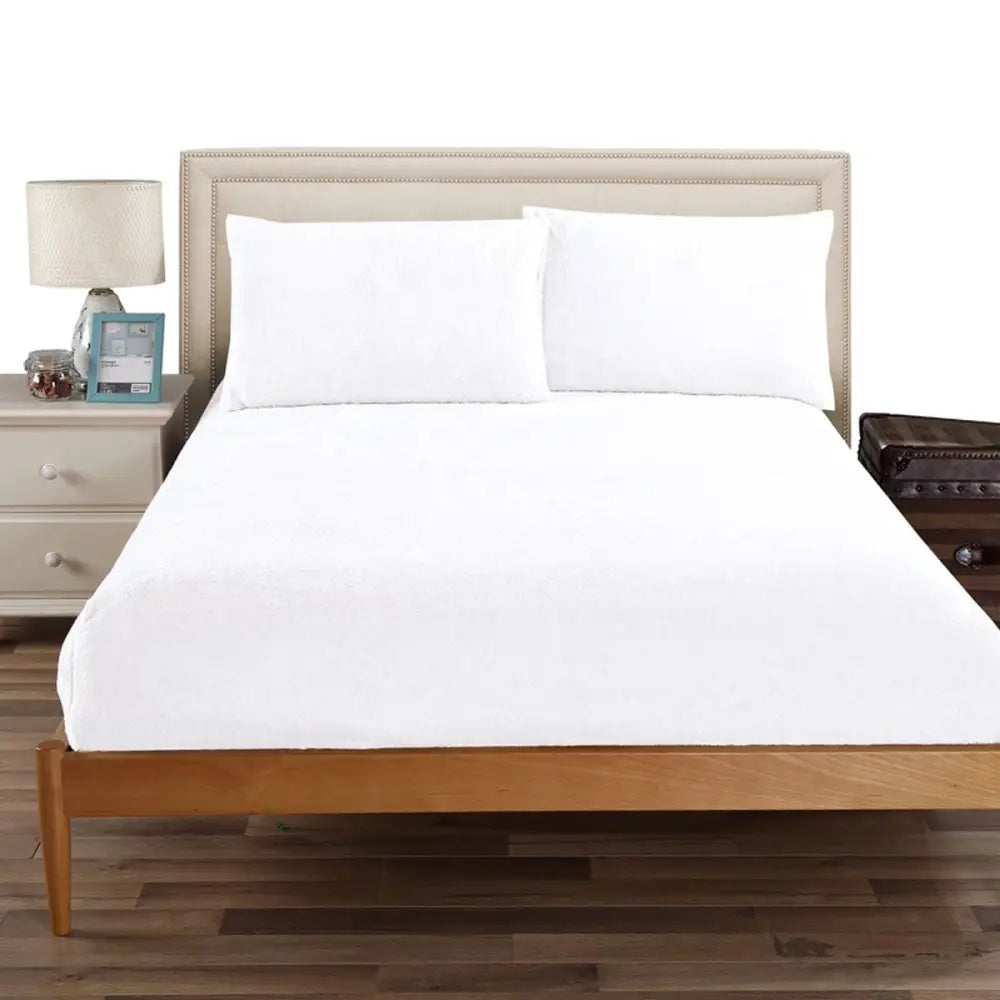 Ramesses Teddy Fleece Fitted Sheet Combo Set White Queen - Home & Garden > Bedding > Bed Sheets