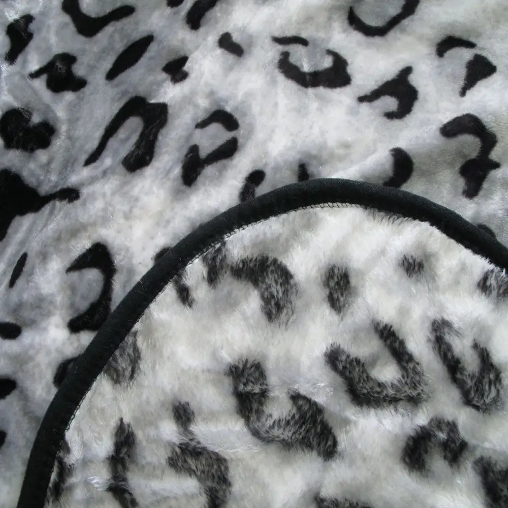 375gsm 1 Ply Animal Print Faux Mink Blanket Queen 200x240 cm Snow Leopard - Home & Garden > Bedding