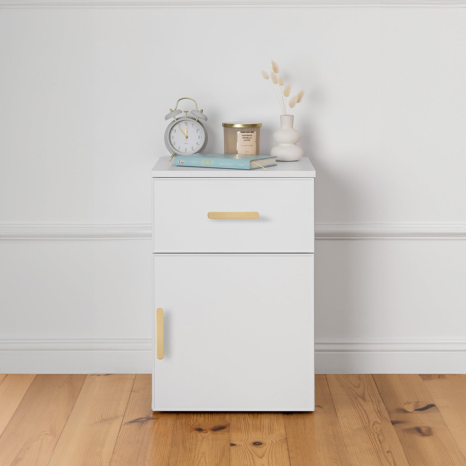 PORTO BEDSIDE TABLE - WHITE - SLIM - OVAL BRASS