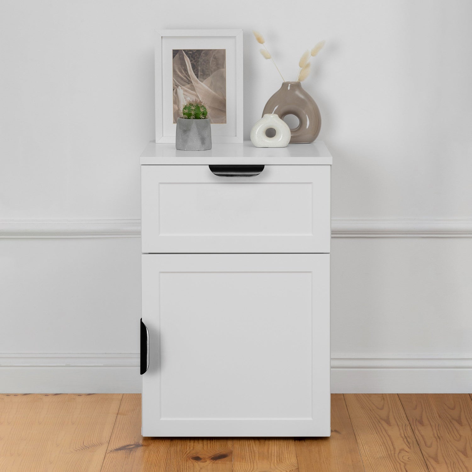 PORTO BEDSIDE TABLE - WHITE - HAMPTONS - PULL BLACK