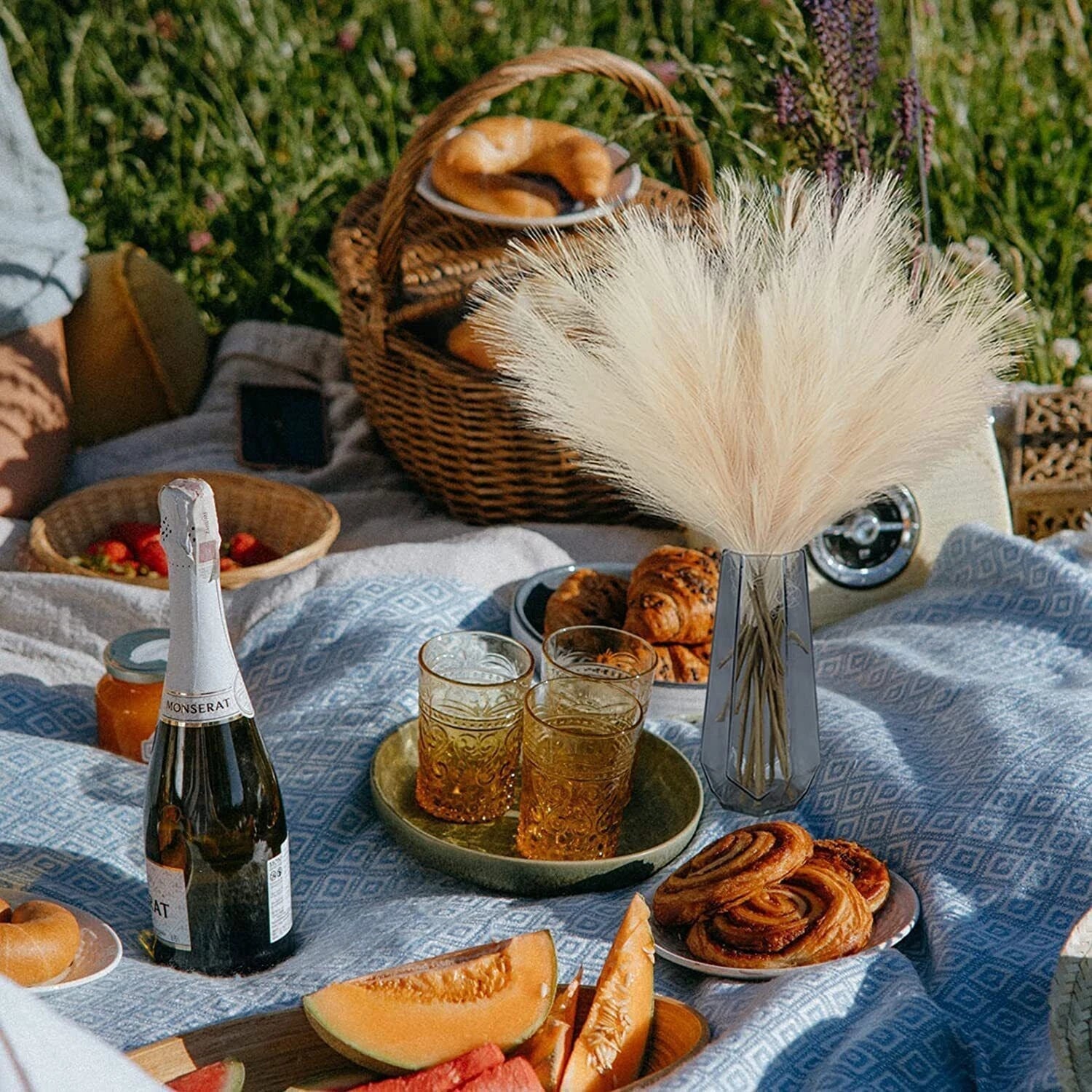 110CM Artificial Pampas Grass Large Tall Fluffy Faux Bulrush Reed Grass Bunch for Home Wedding Boho Decor (3PCS)