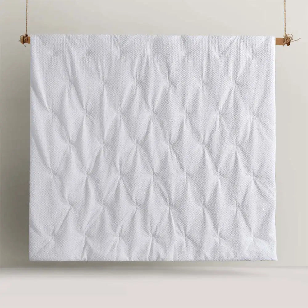 Accessorize Dotty Clip White 3 Piece Jacquard Comforter Set King - Home & Garden > Bedding