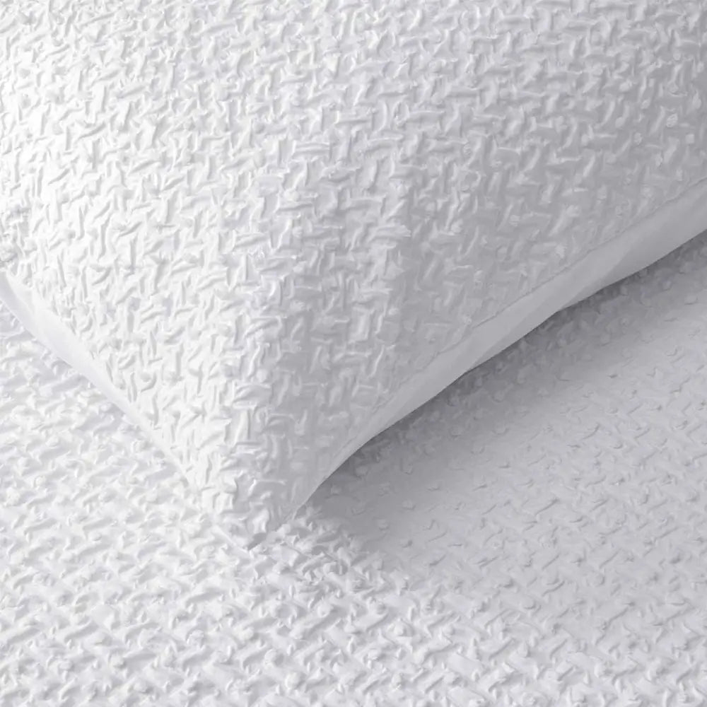 Accessorize Dotty Clip White Jacquard Quilt Cover Set Queen - Home & Garden > Bedding