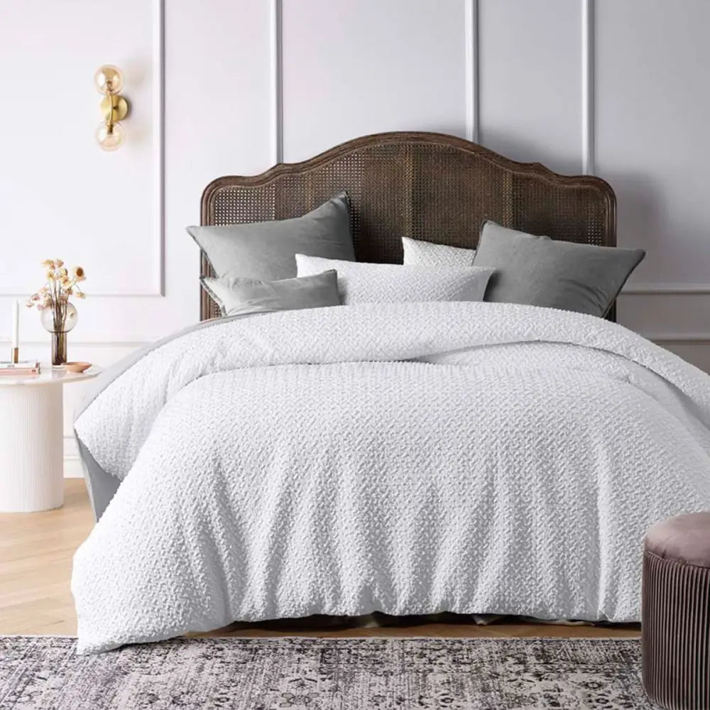 Accessorize Dotty Clip White Jacquard Quilt Cover Set Queen - Home & Garden > Bedding