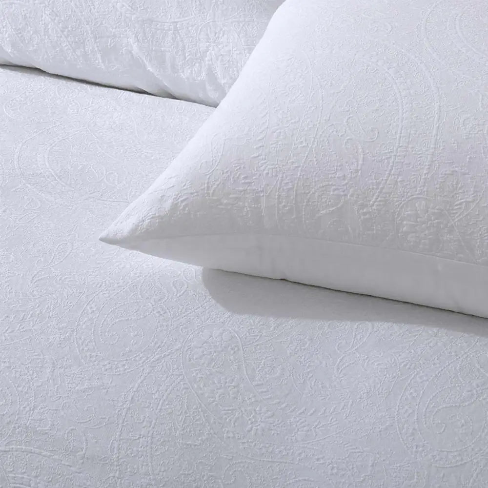 Accessorize Elma White Jacquard Quilt Cover Set Super King - Home & Garden > Bedding