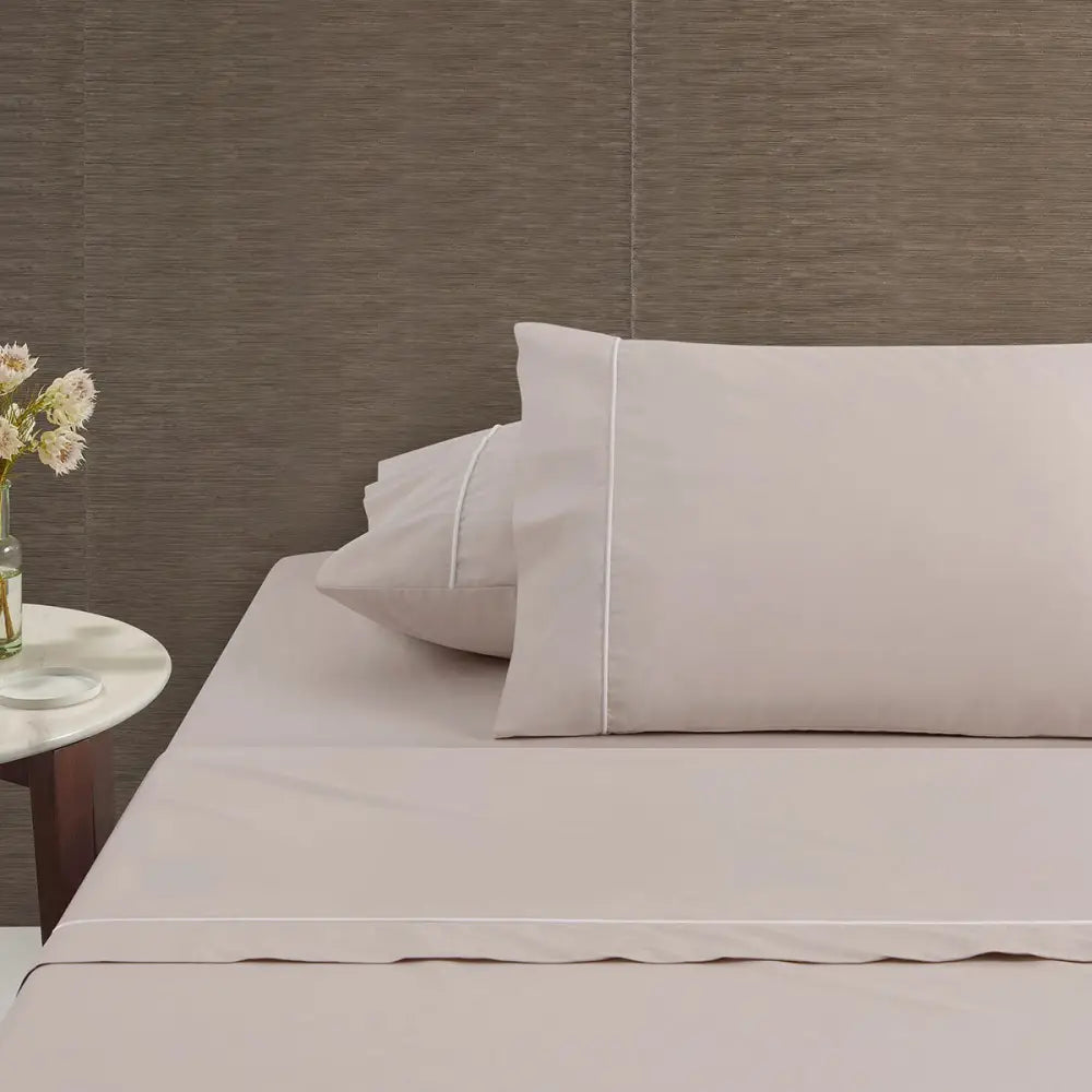 Accessorize White/Natural Piped Hotel Deluxe Cotton Sheet Set Super King - Home & Garden > Bedding > Bed Sheets