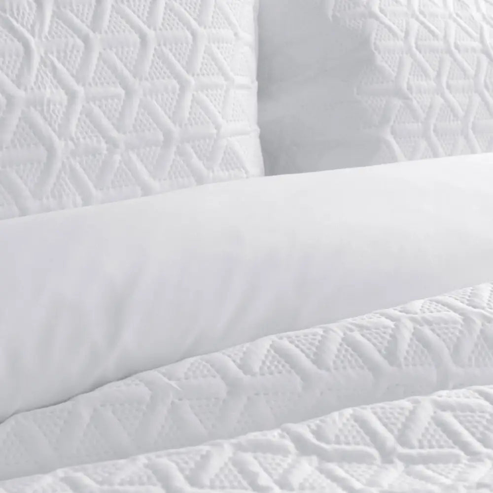 Ardor Leonardo White Embossed Quilt Cover Set Double - Home & Garden > Curtains > Curtains & Drapes