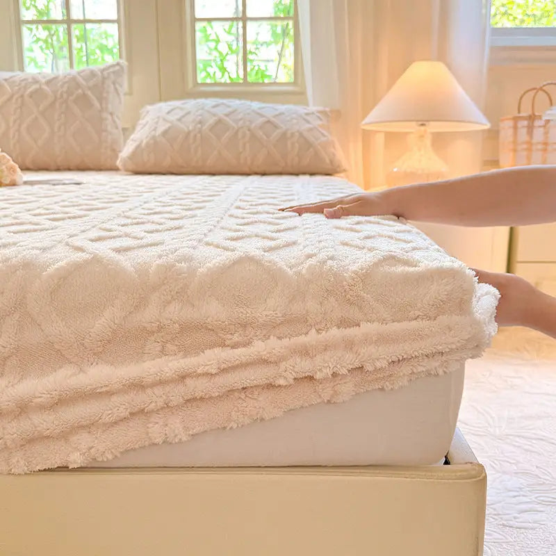 Beige Ultra Soft Plush Fitted Sheet - Winter Warm Plush Bed Sheet Embossed Diamond Pattern (150x200cm) - Home & Garden