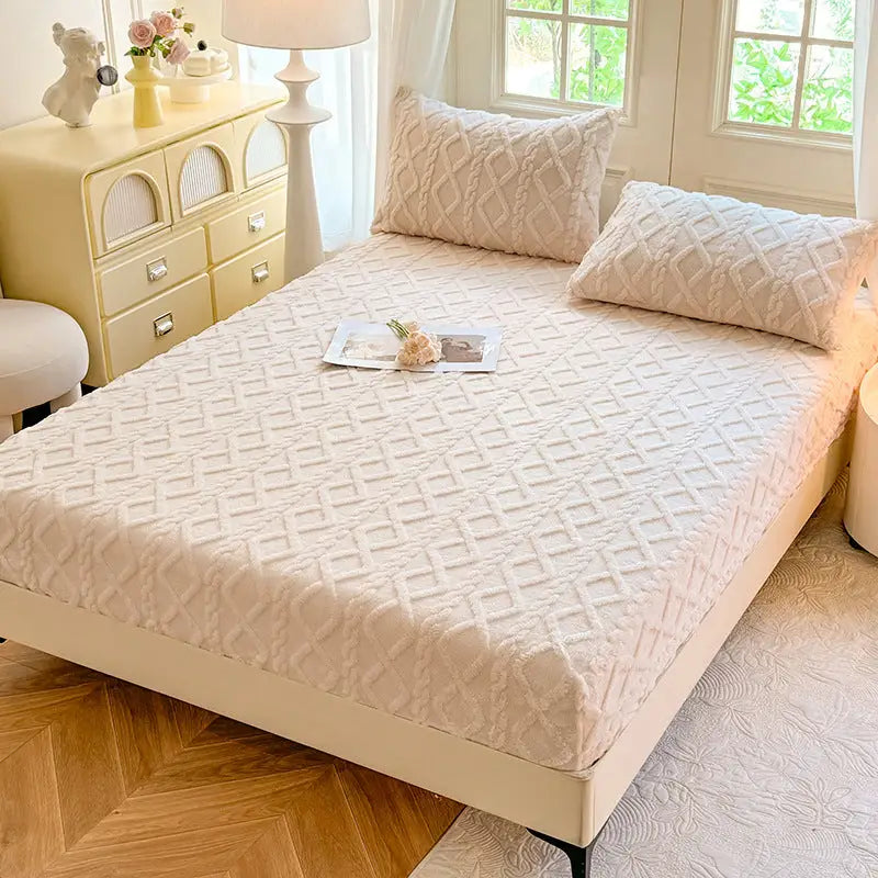Beige Ultra Soft Plush Fitted Sheet - Winter Warm Plush Bed Sheet Embossed Diamond Pattern (180x200cm) - Home & Garden