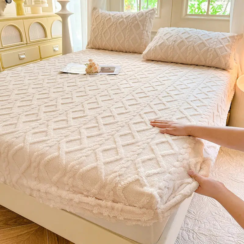 Beige Ultra Soft Plush Fitted Sheet - Winter Warm Plush Bed Sheet Embossed Diamond Pattern (180x200cm) - Home & Garden