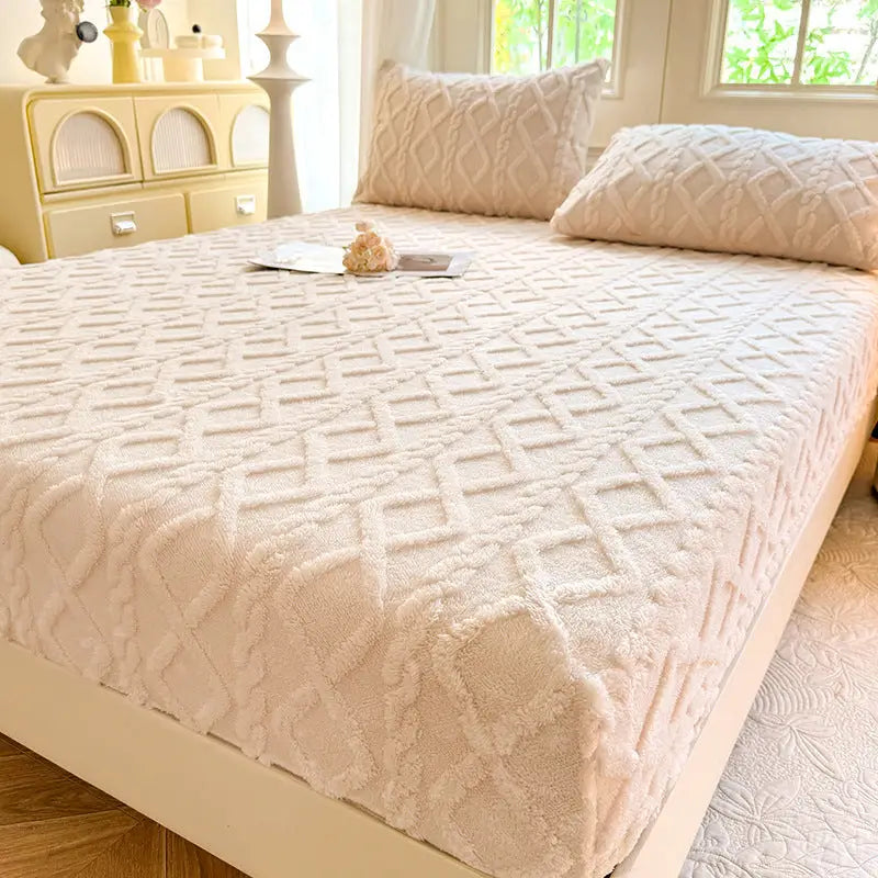 Beige Ultra Soft Plush Fitted Sheet - Winter Warm Plush Bed Sheet Embossed Diamond Pattern (180x200cm) - Home & Garden