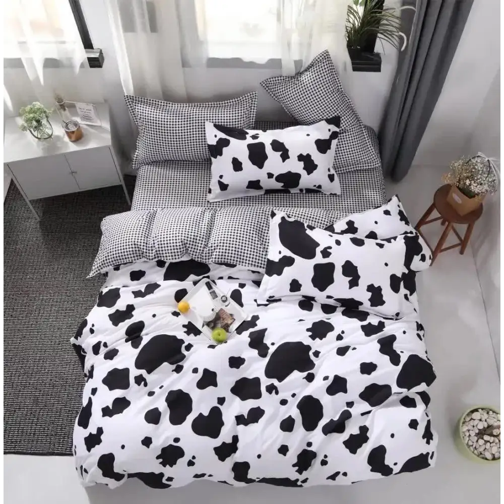 Black and White Cow Pattern 3-Piece Polyester Duvet Cover Set with 2 Pcs Pillowcases - Elegant Bedding Machine Washable
