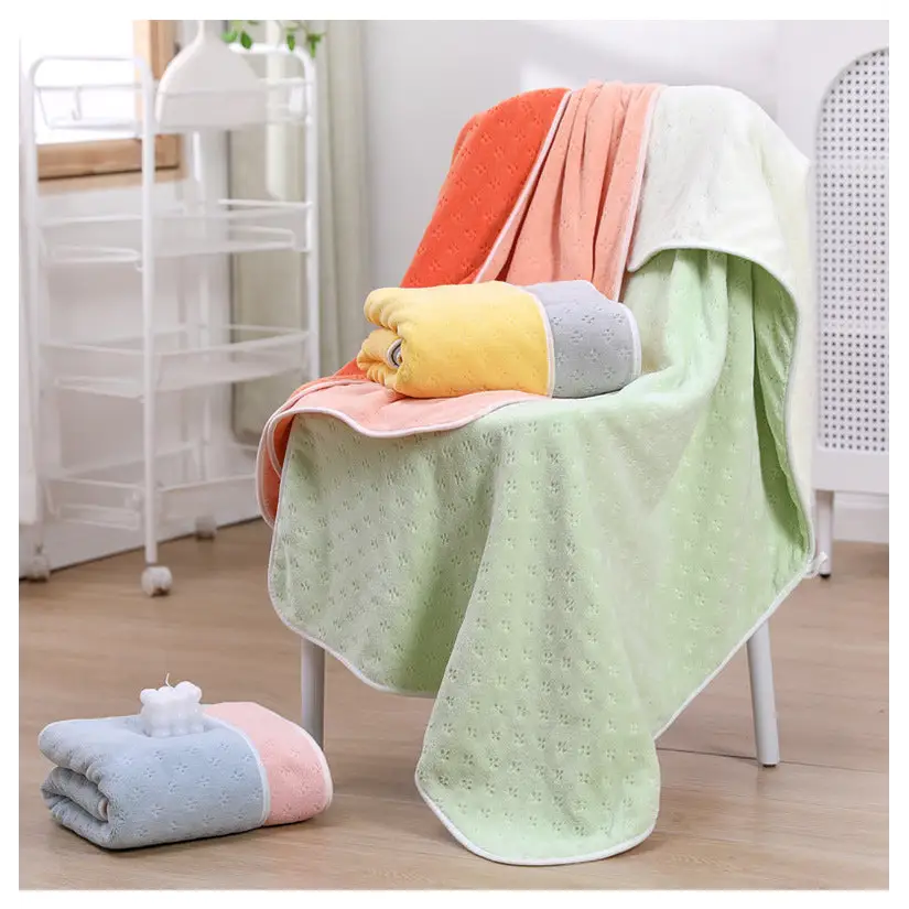 Bluish white Oversized Double-Sided Coral Fleece Bath Towel | Soft and Absorbent Thick & Warm 70x140cm - Home & Garden