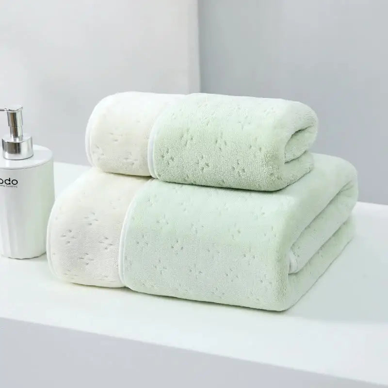 Bluish white Oversized Double-Sided Coral Fleece Bath Towel | Soft and Absorbent Thick & Warm 70x140cm - Home & Garden