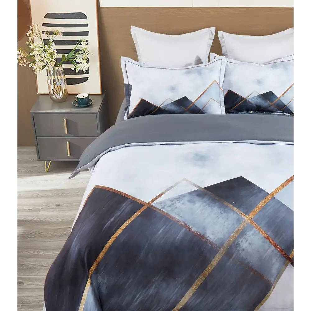 Dakuta Quilt Cover Set - Queen Size - Home & Garden > Bedding