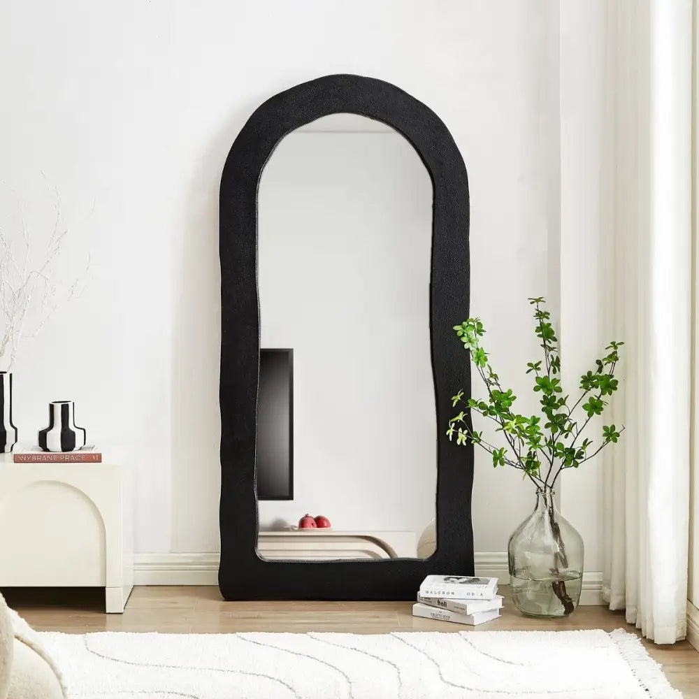 Dome Mirror in Black - Health & Beauty > Makeup > Makeup Mirrors