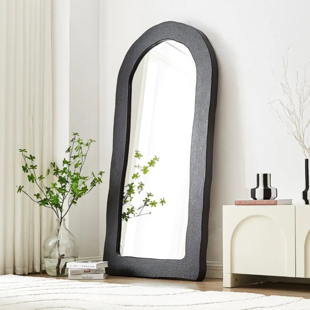 Dome Mirror in Black - Health & Beauty > Makeup > Makeup Mirrors