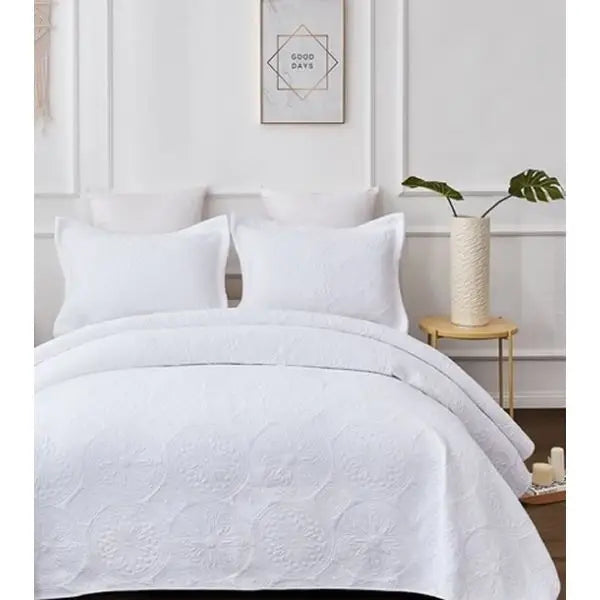 Embroidered Vivid White 100% Cotton Quilted 3 pcs Bedspread Coverlet Set Super King - Home & Garden > Bedding > Quilts