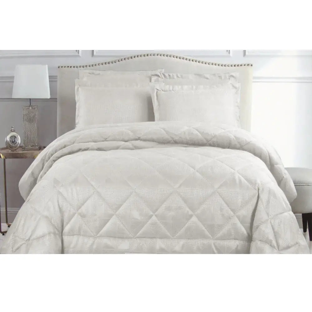 Hotel Living Eli Jacquard Comforter Set King White - Home & Garden > Bedding