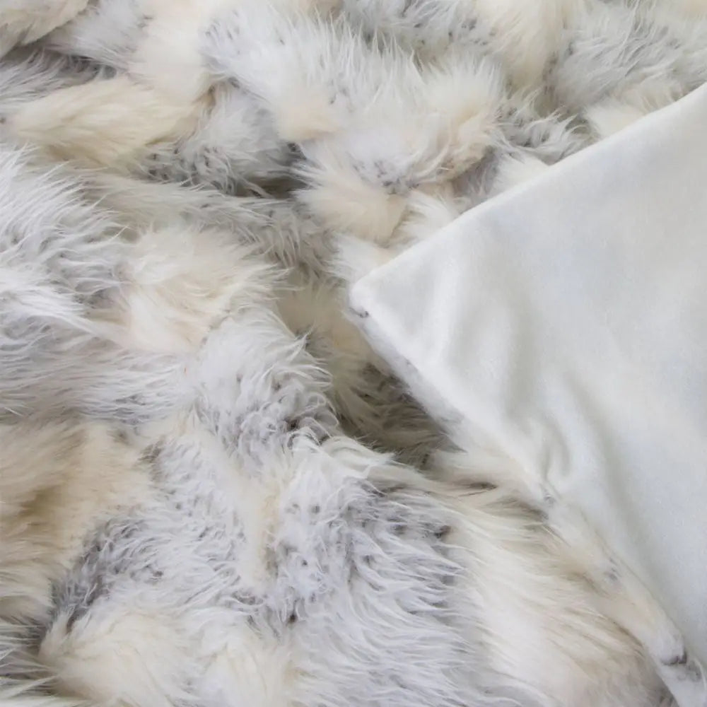 J Elliot Home Arctic Luxury Faux Fur Throw 130 x 160cm - Home & Garden > Bedding