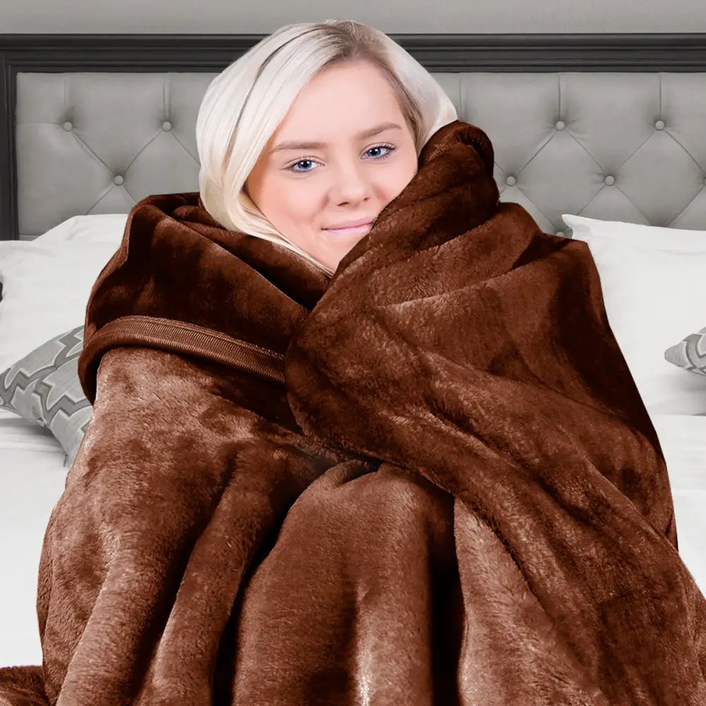 Laura Hill Faux Mink Blanket 800GSM Heavy Double-Sided - Chocolate - Home & Garden > Bedding