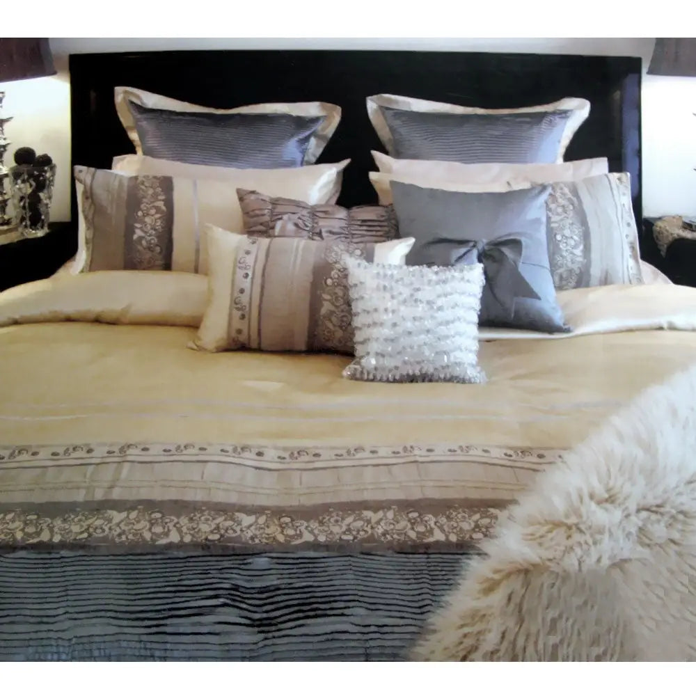 Manhattan Rominda Gold Quilt Cover Set Queen - Home & Garden > Bedding