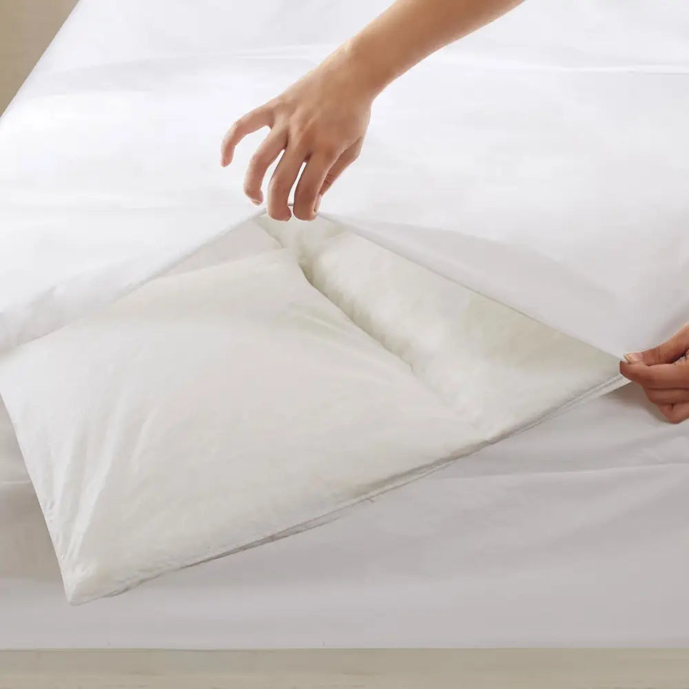 Stain Resistant Quilt Protector DOUBLE - Home & Garden > Bedding