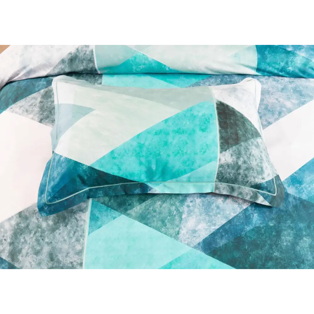 Takashi Quilt Cover Set - Queen Size - Home & Garden > Bedding