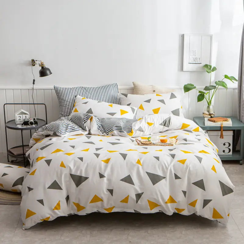Triangle pattern Duvet Cover - 3 Piece Bedding Set (with Corner Ties)Quilt cover 230cm x 230cm pillowcase 51 x 92cm