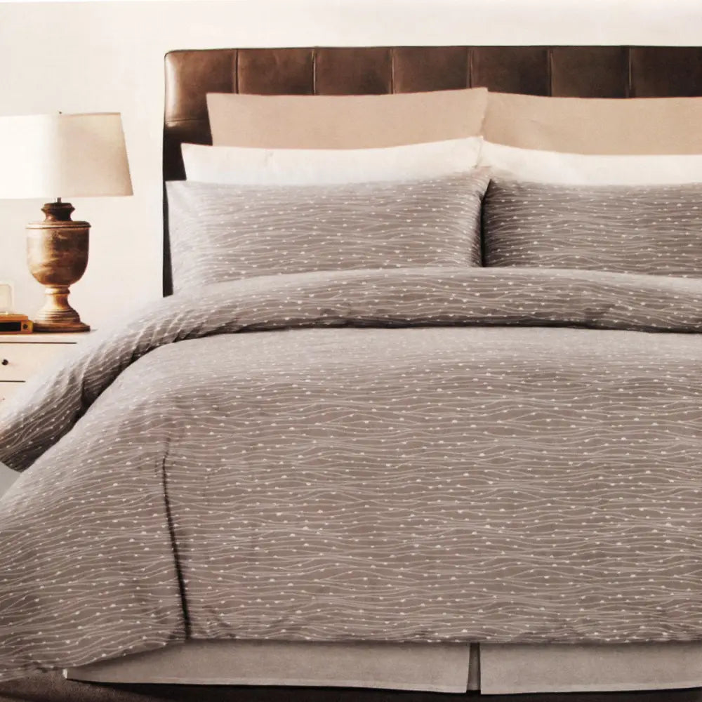 Weaves Coffee Easy Care Quilt Cover Set King - Home & Garden > Bedding